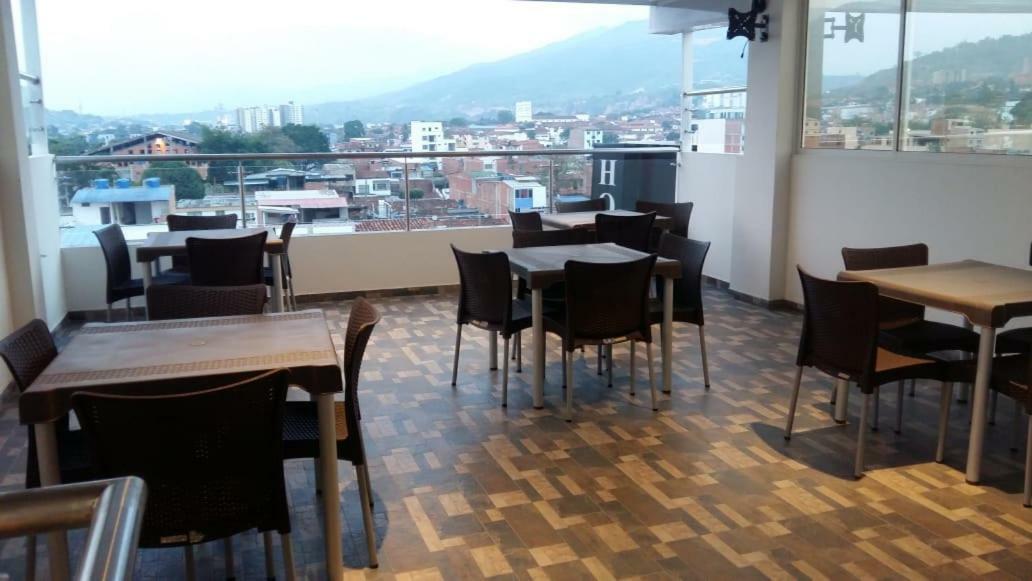 Hotel Giron Plaza Экстерьер фото